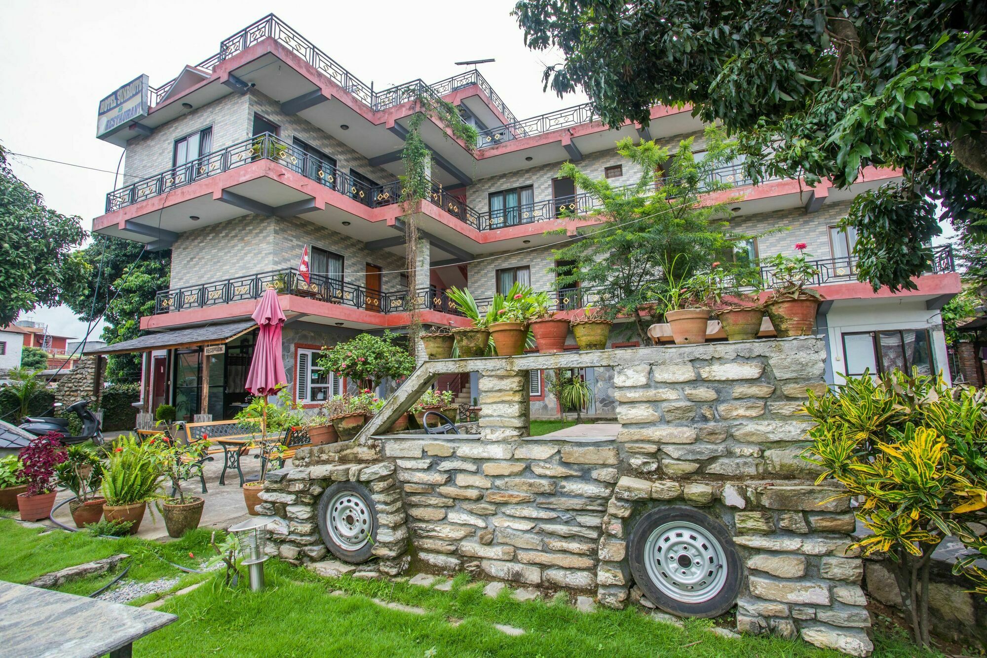 Hotel Glory Garden Pokhara Exterior photo